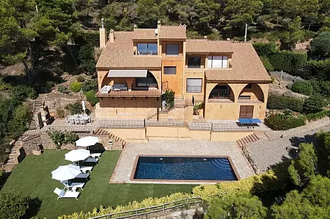 Location villa Costa Brava avec piscine et vue mer – Vacances de rêve à Bégur  | ChicVillas